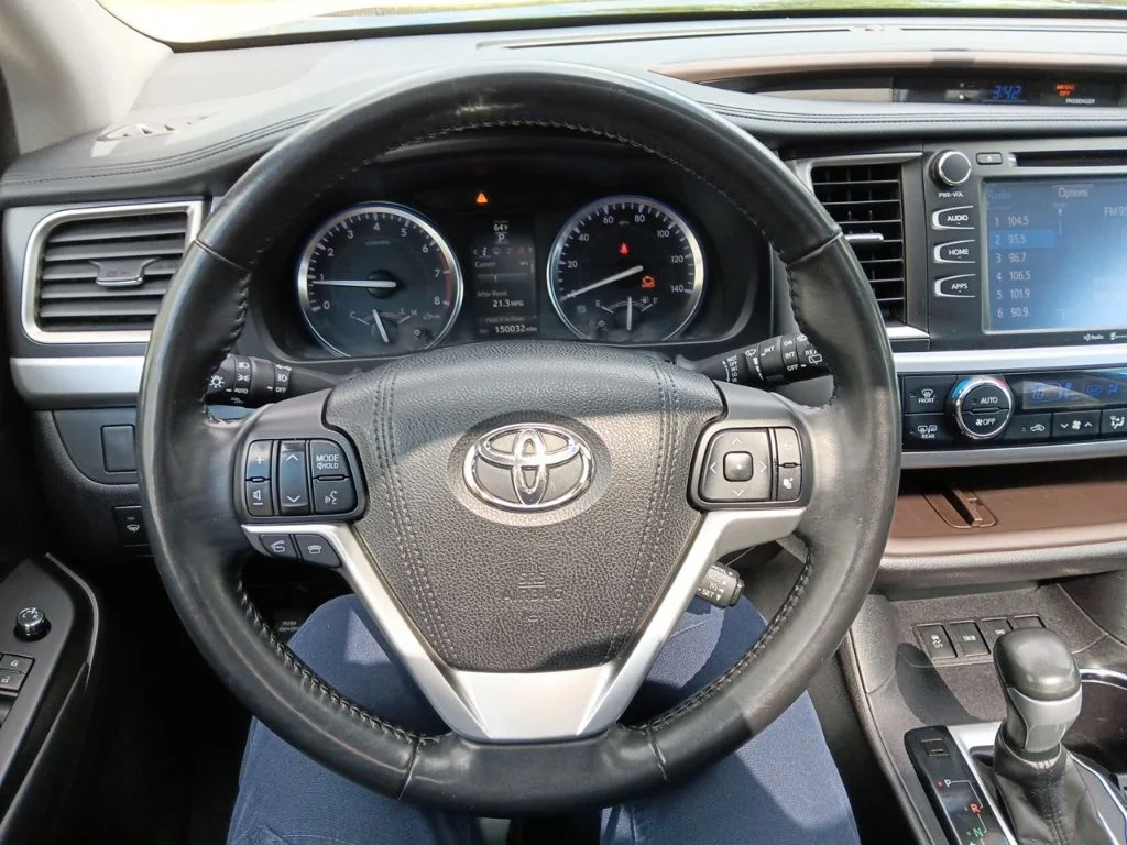 Used 2015 Attitude Black Metallic Toyota XLE V6 image 18
