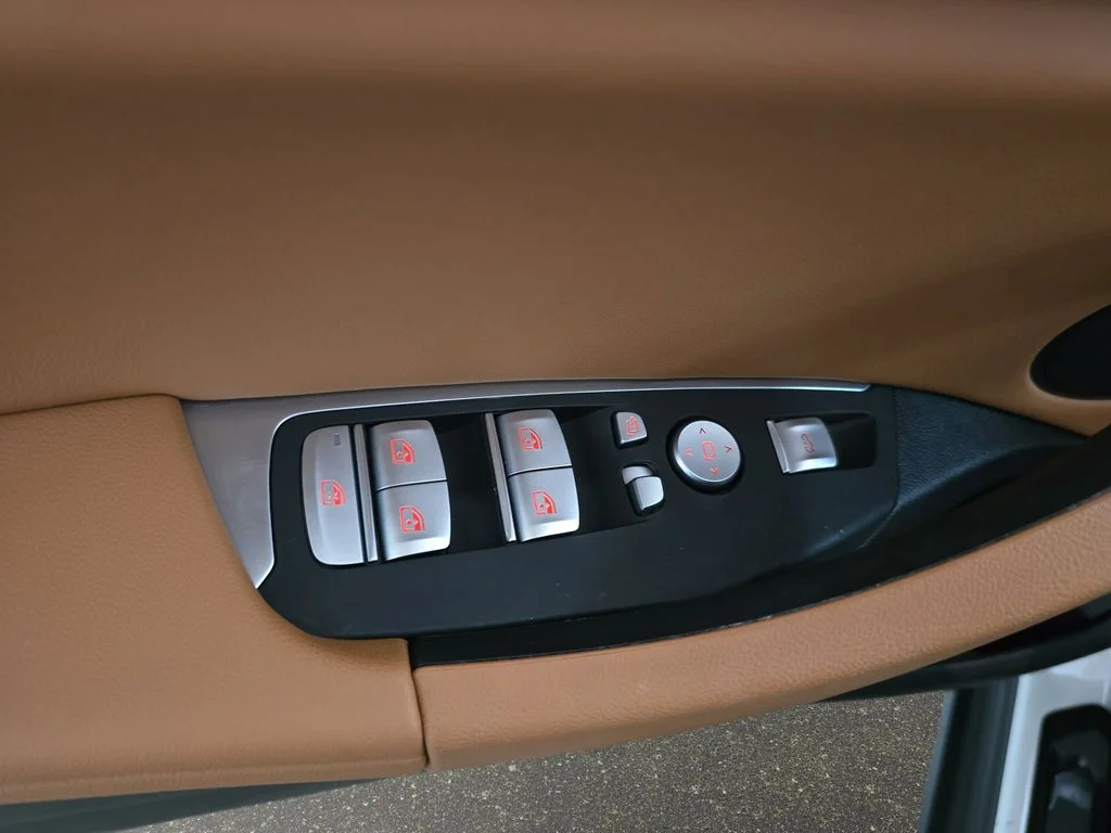 Used 2024 Alpine White BMW xDrive30i image 26