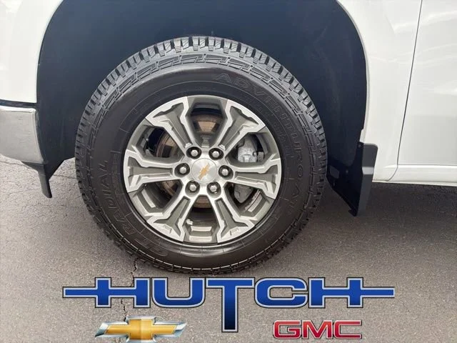 Used 2025 Summit White Chevrolet LT image 9