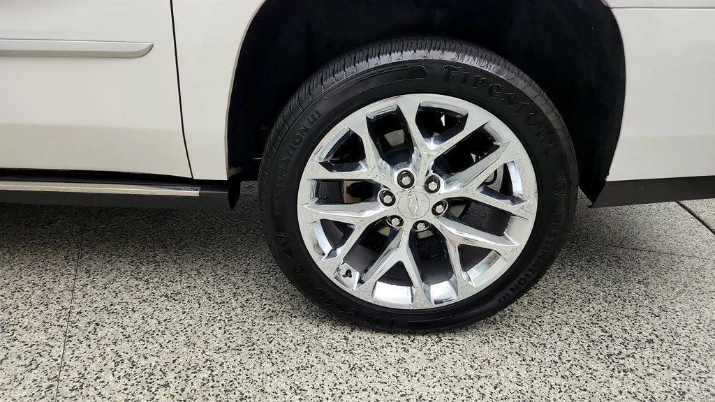 Used 2018 Crystal White Tricoat Cadillac 4WD 4dr Premium Luxury image 9