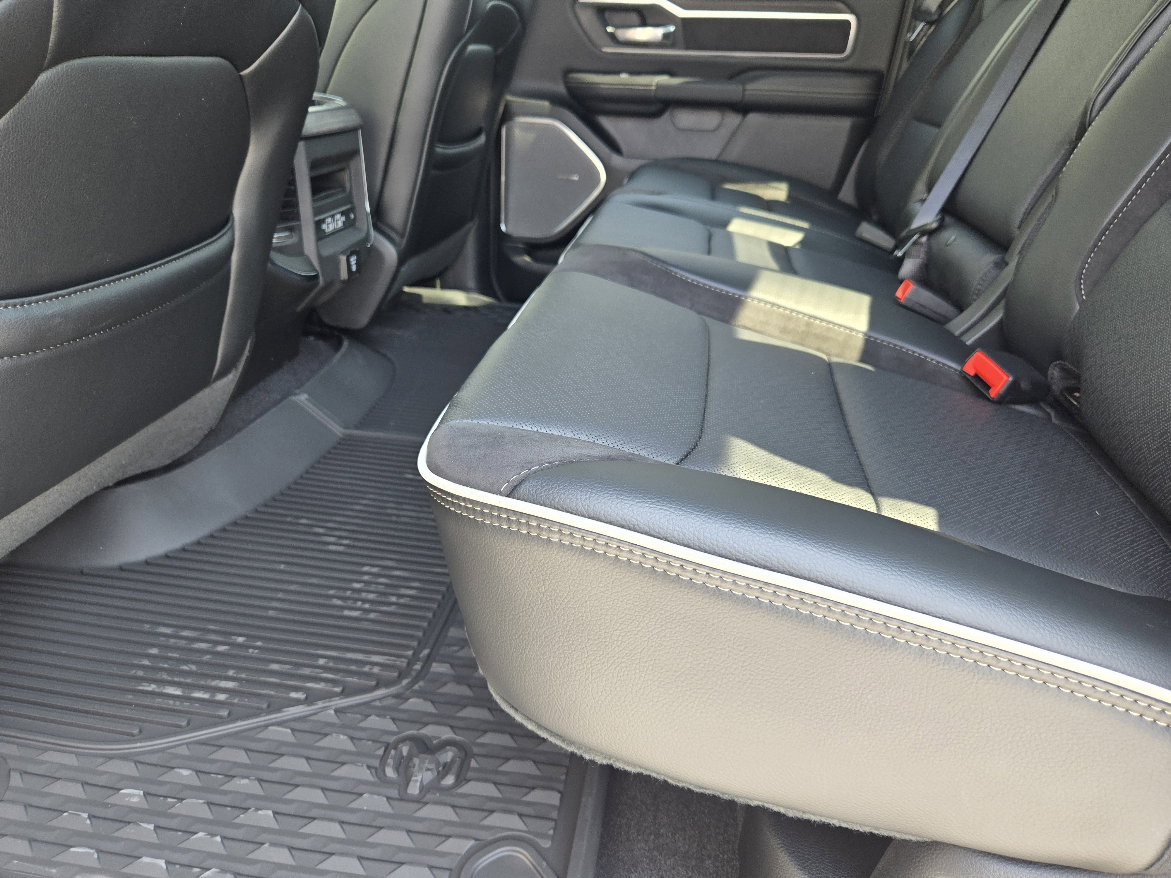 New 2026 Diamond Black Crystal Pearl-Coat Exterior Paint RAM Laramie image 21