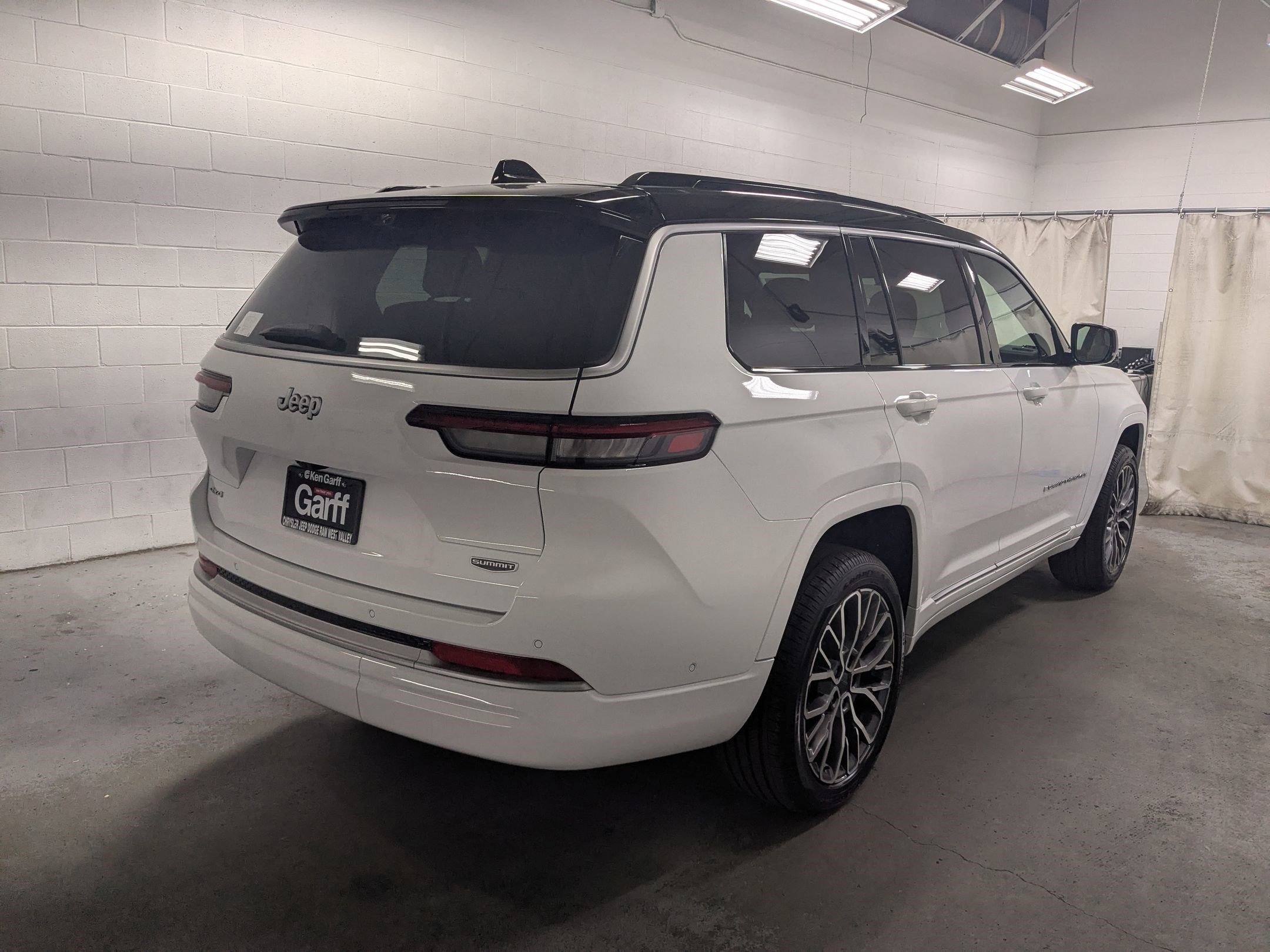 New 2026 Bright White Clear-Coat Exterior Paint Jeep Summit image 4