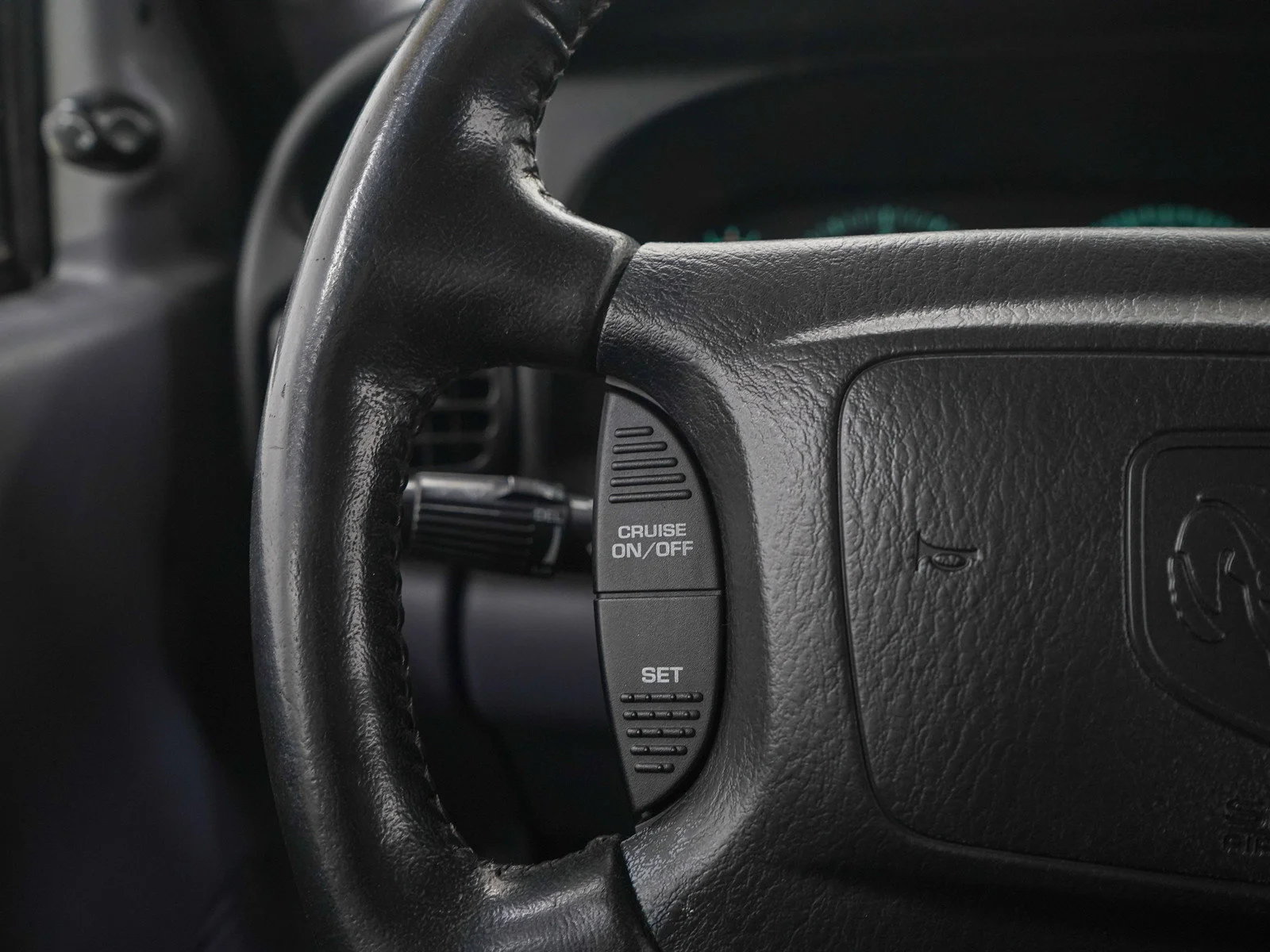 Used 2002  Dodge SLT image 23