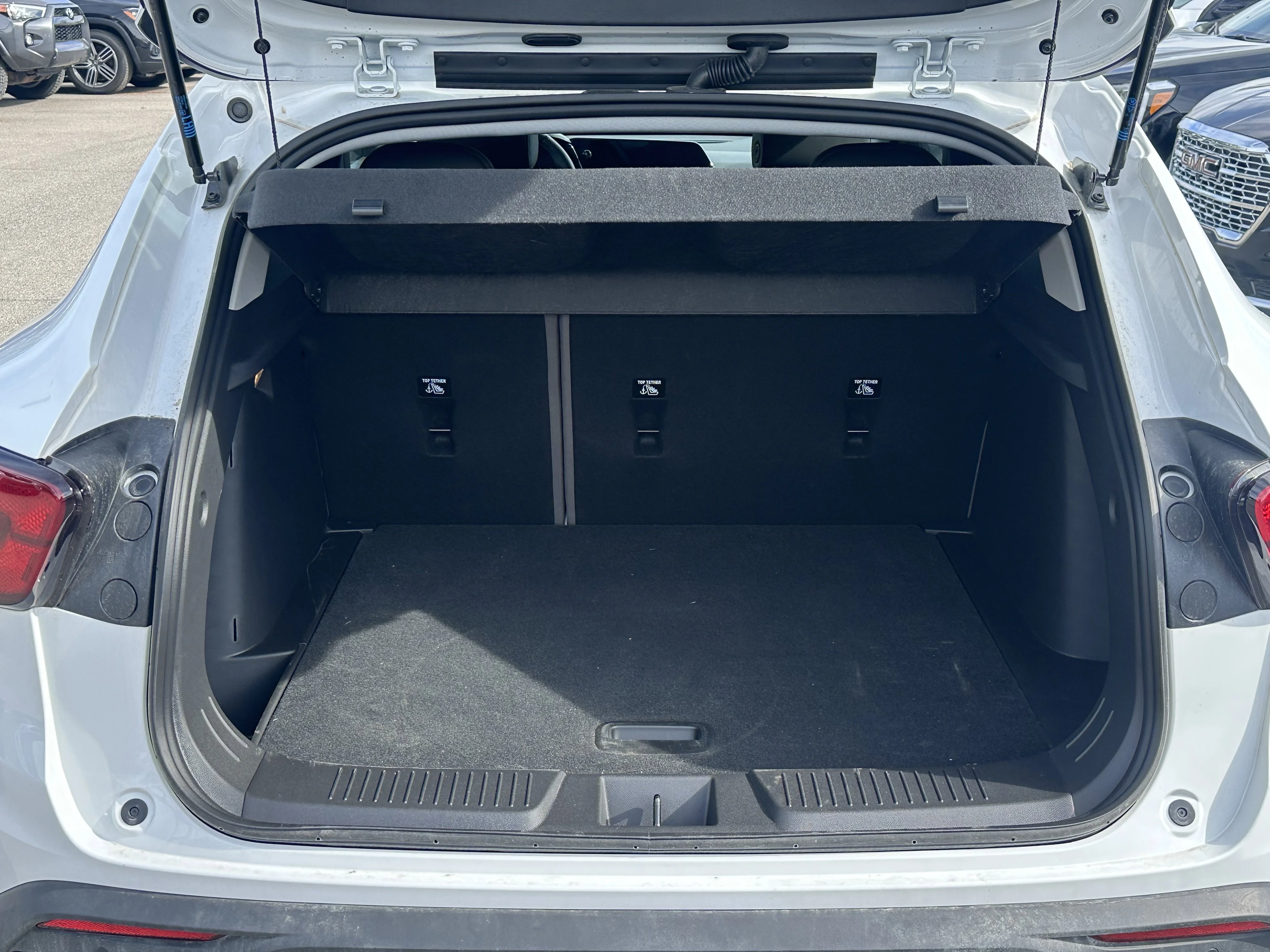 New 2026 Summit White Chevrolet ACTIV image 8