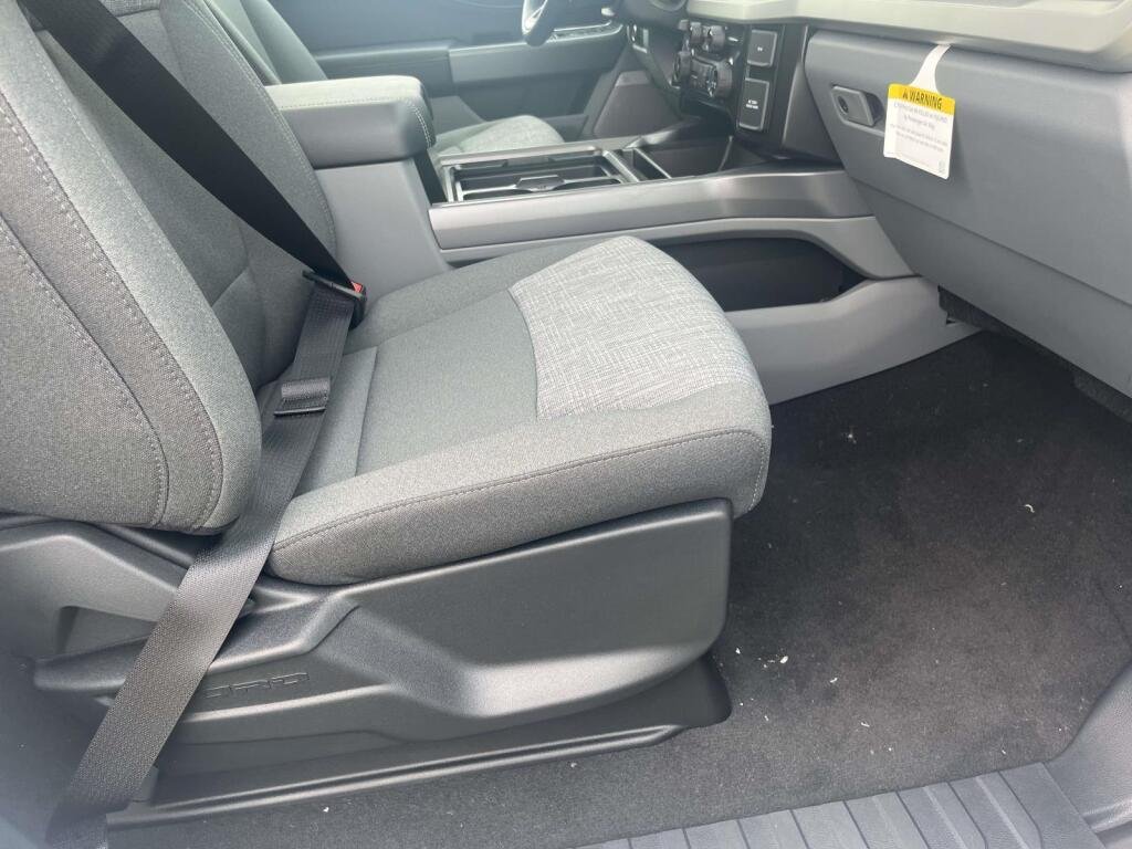 New 2026 Oxford White Ford XLT image 20