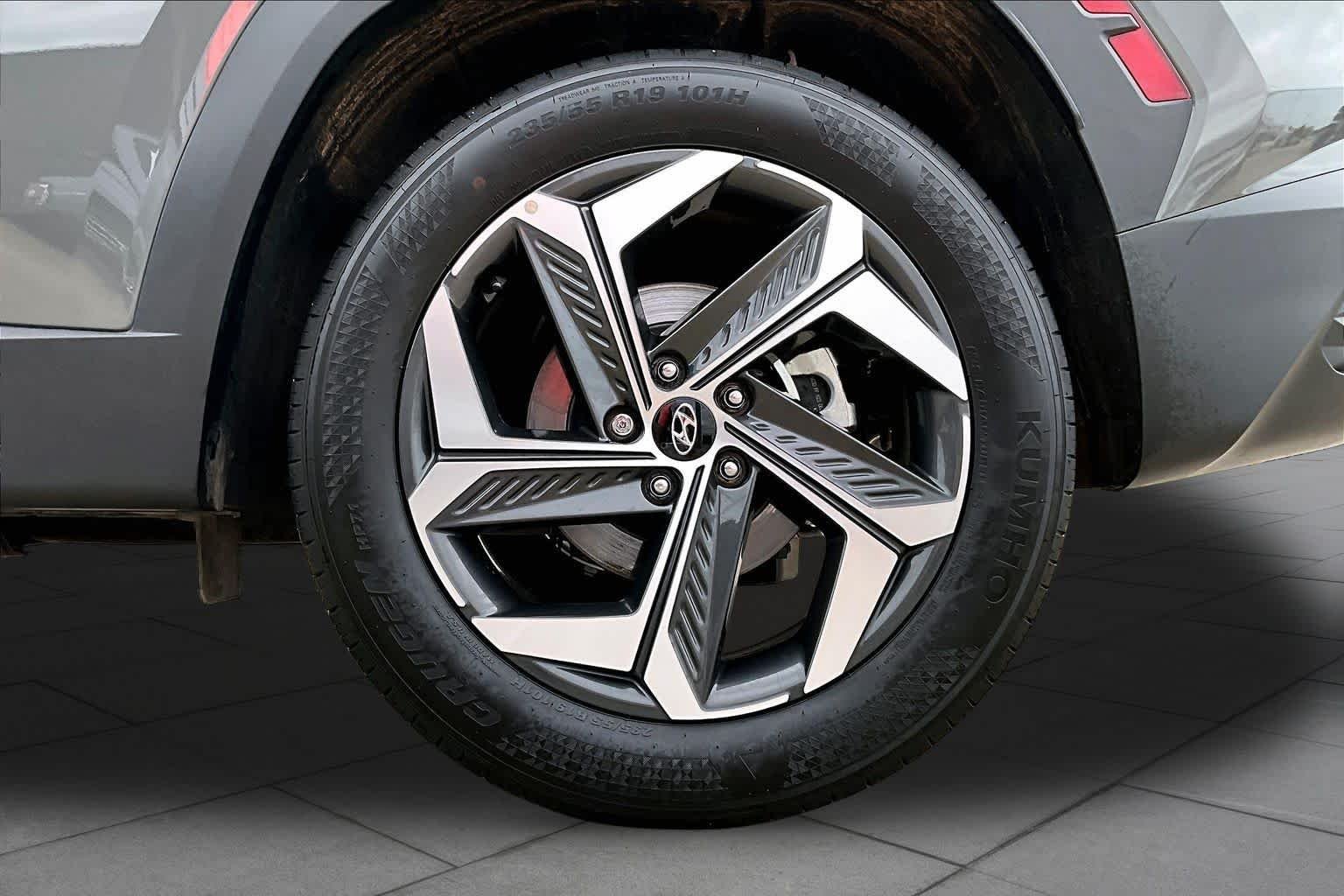 Used 2024 Hampton Gray Hyundai SEL image 10