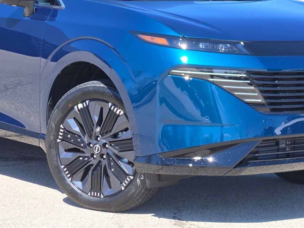 New 2026 Aurora Blue Pearl Metallic / Super Black Two-tone Nissan Platinum image 3