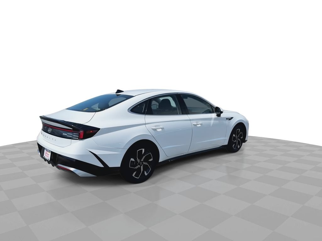 Used 2025 White Hyundai SEL image 45