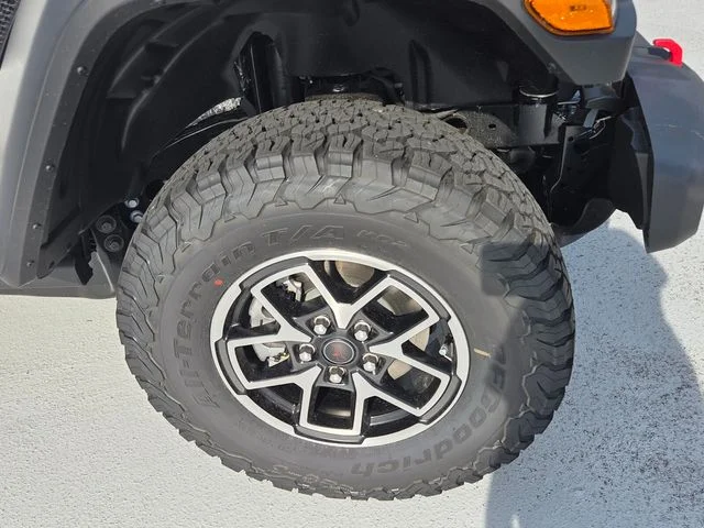 New 2026 Bright White Clear-Coat Exterior Paint Jeep Rubicon image 11