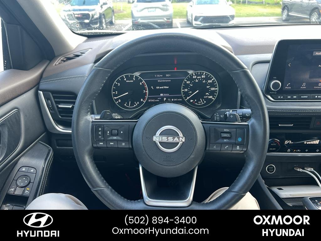 Used 2023 Pearl White Tricoat/Super Black Nissan SV image 8
