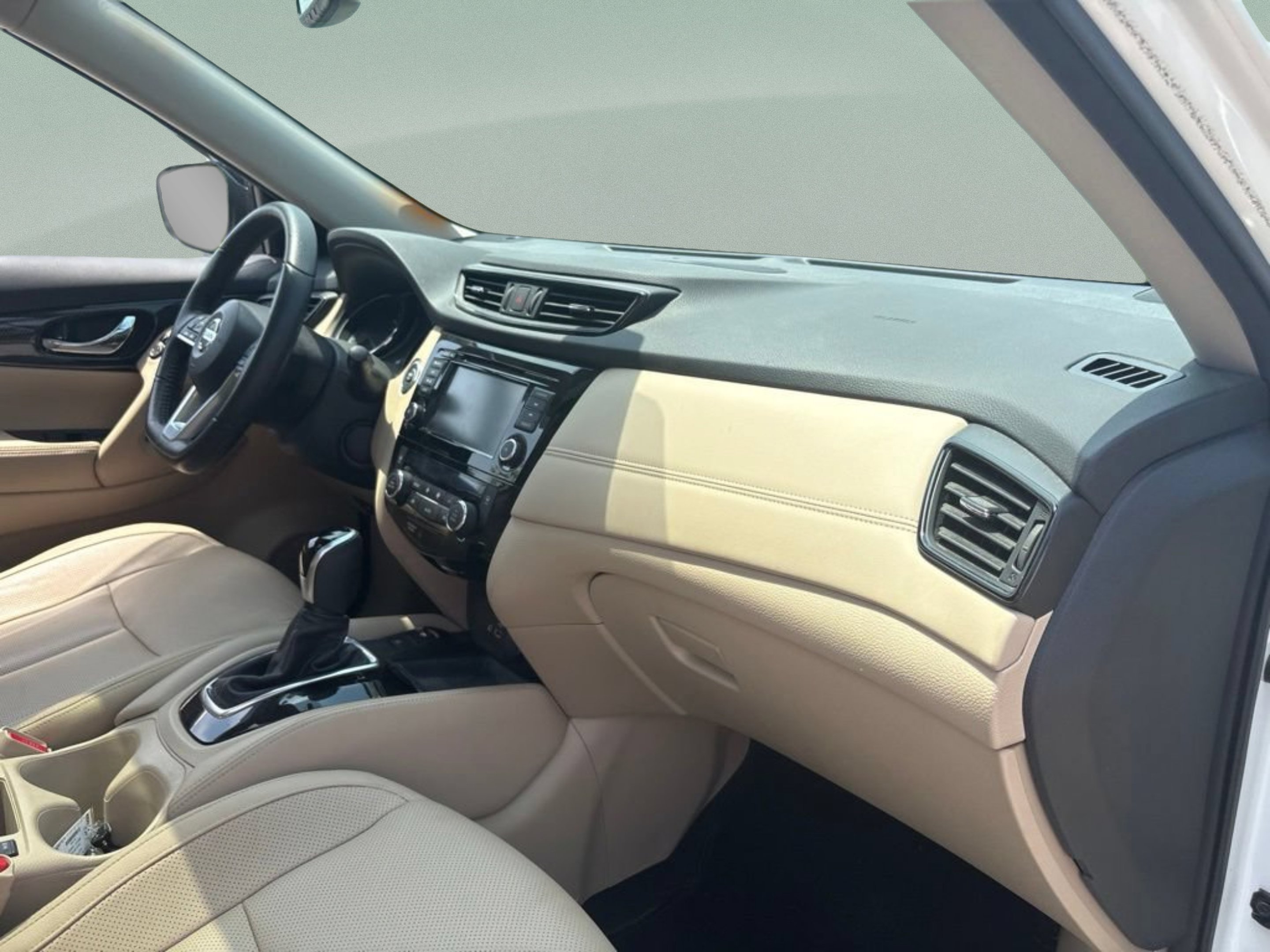 Used 2020 Pearl White Tricoat Nissan SL image 22