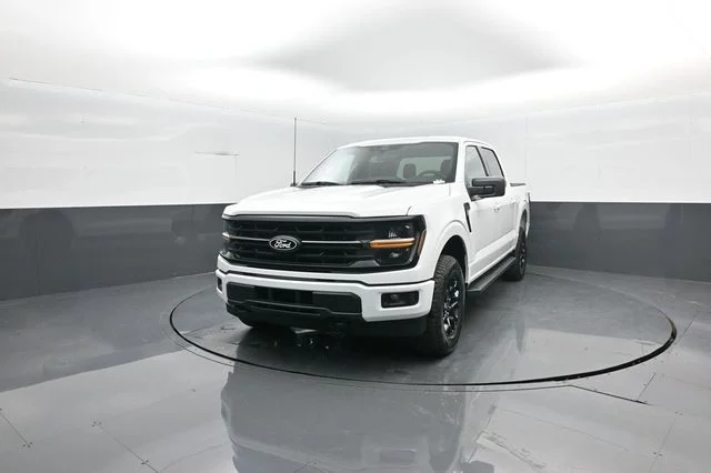 New 2026 Oxford White Ford XLT image 3