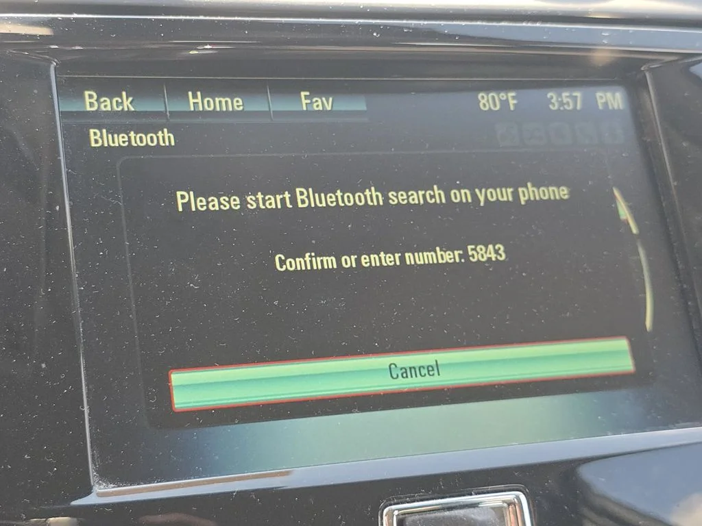 Used 2015 White Chevrolet LT image 6