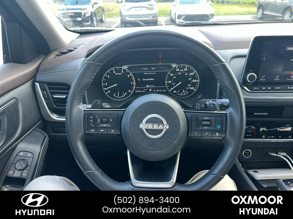 Used 2023 Pearl White Tricoat/Super Black Nissan SV image 8