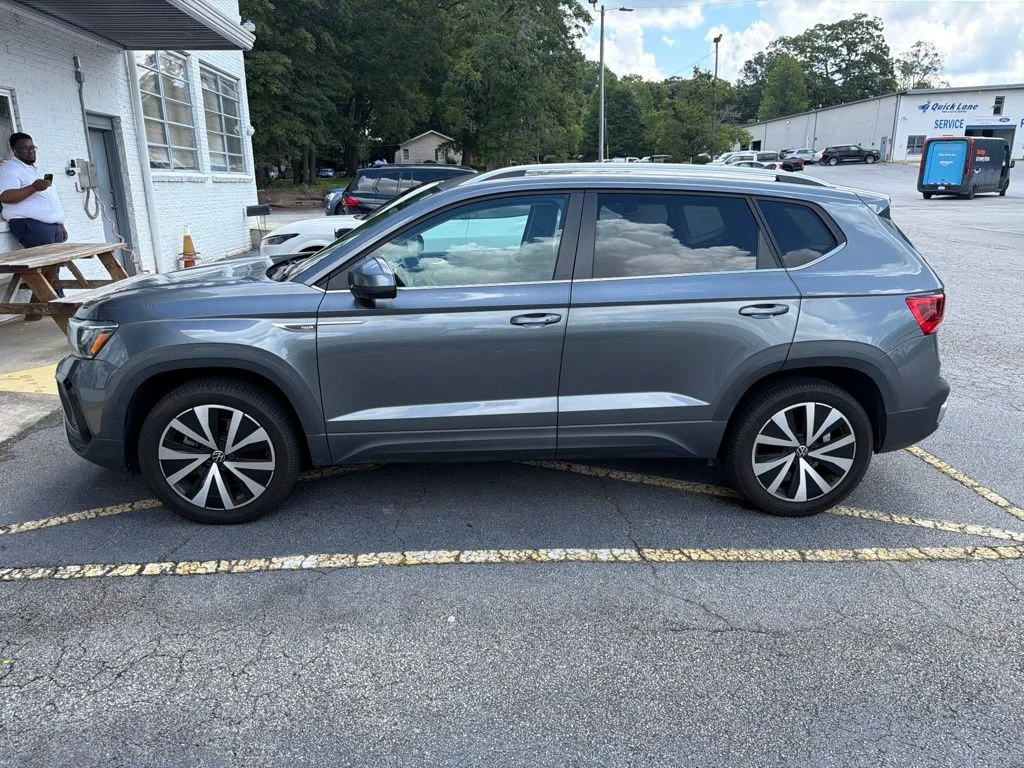 Used 2022 Gray Volkswagen 1.5T SE image 2