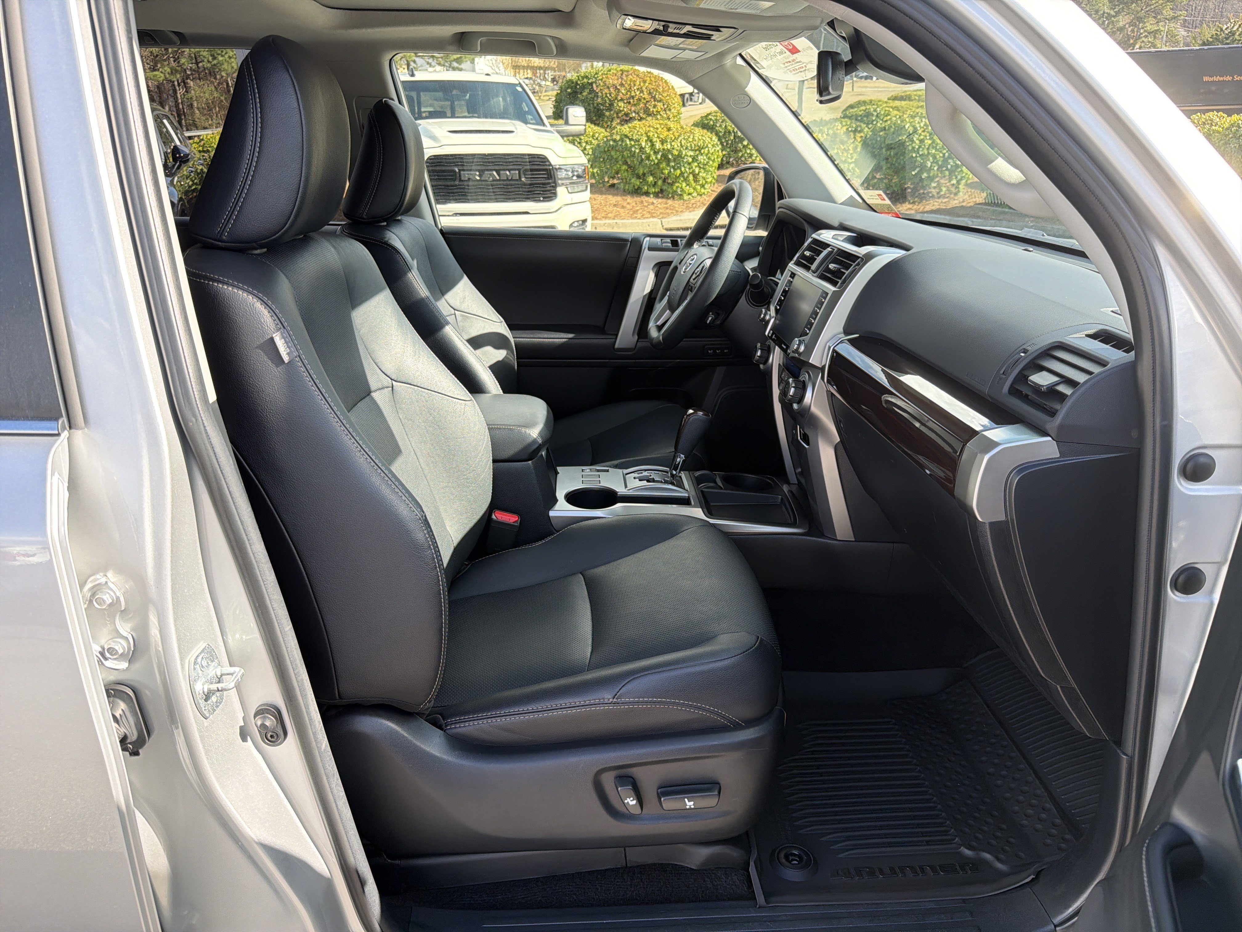 2022 Toyota 4Runner Limited - Photo 26