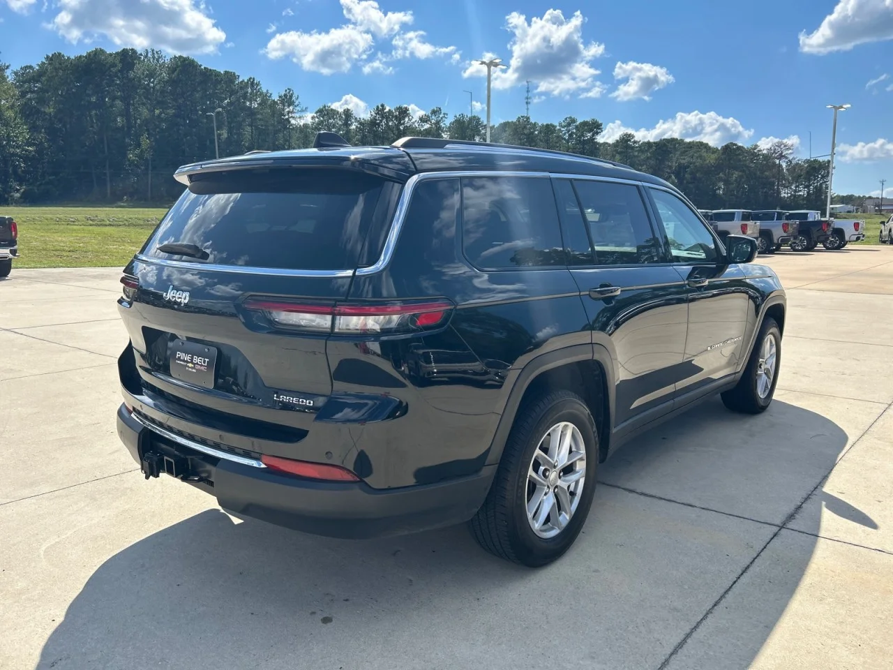 Used 2023 Black Jeep Laredo image 3