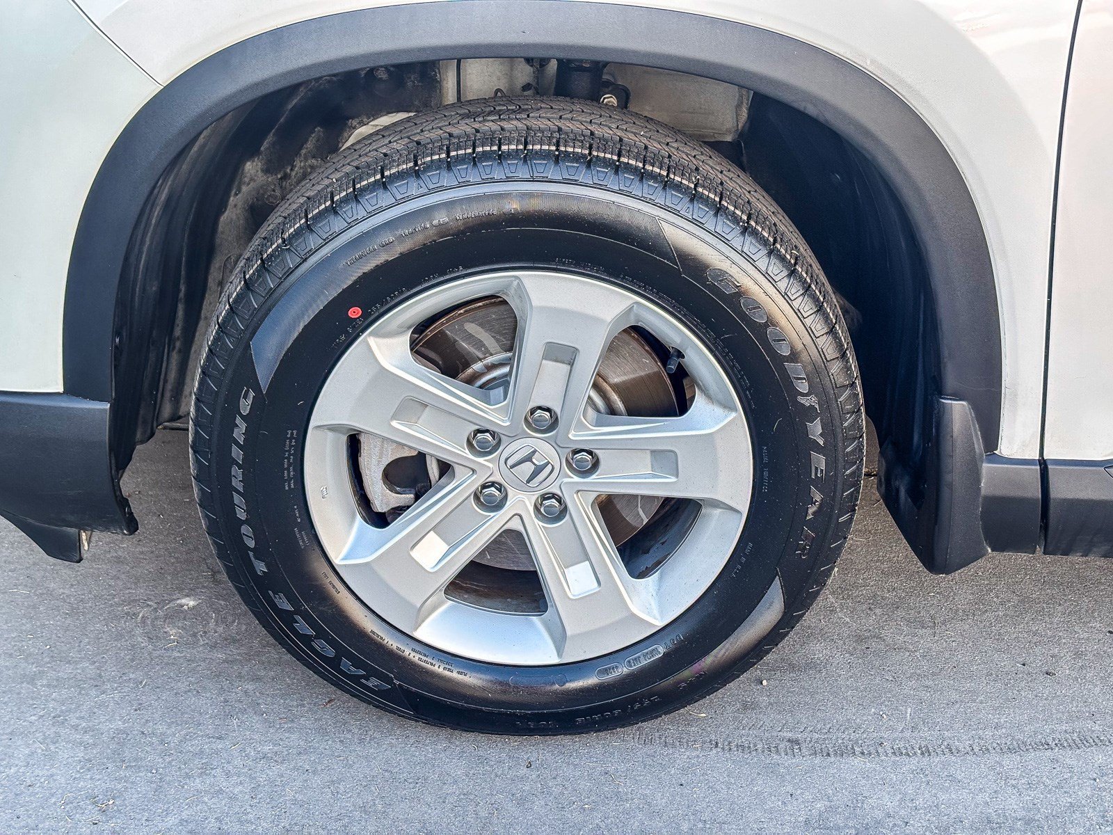 Used 2024 Platinum White Pearl Honda 2WD LX image 39