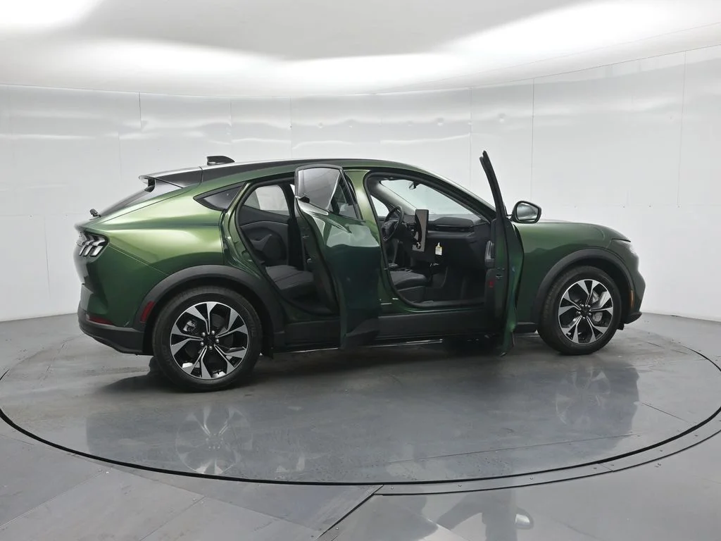 New 2026 Green Ford Select image 3