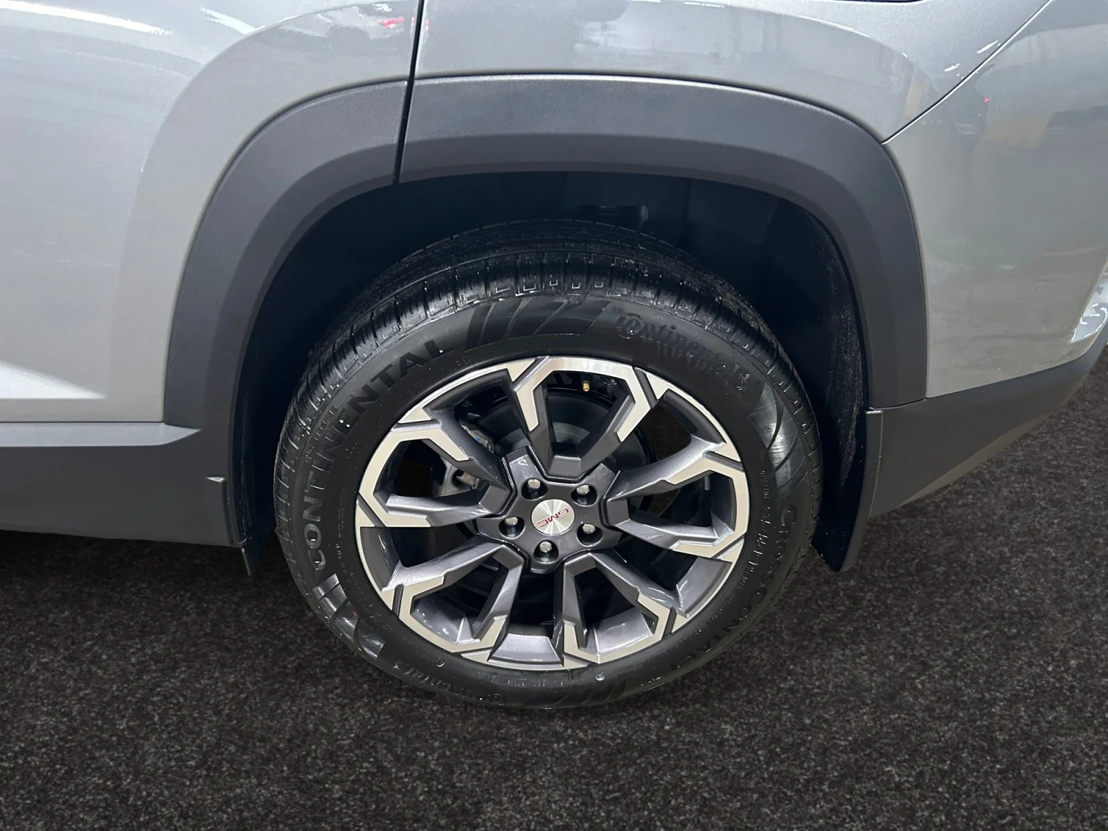 New 2027 Sterling Metallic GMC AWD Elevation image 9