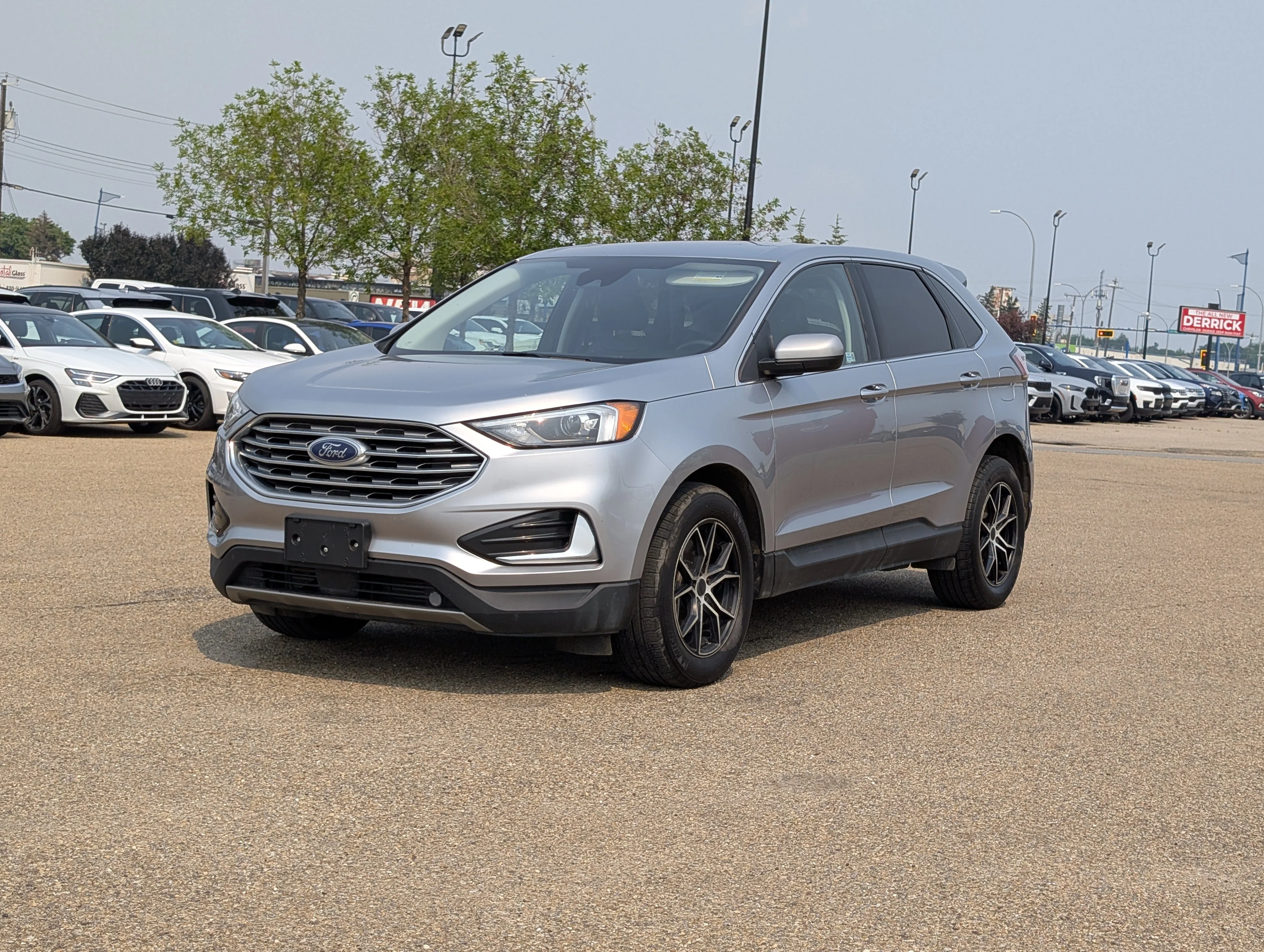 Used 2022 Silver Metallic Ford SEL AWD image 2