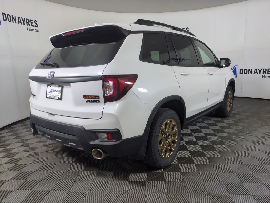 Certified Used 2023 Platinum White Pearl Honda TrailSport image 9