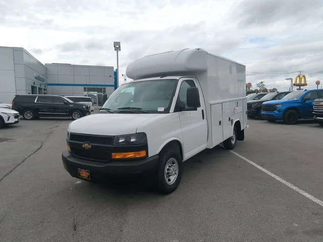 2025 Chevrolet Express Cutaway 3500 1WT