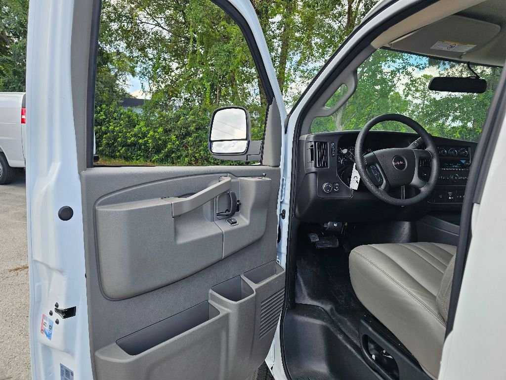 2025 GMC Savana Cargo Work Van - Photo 27