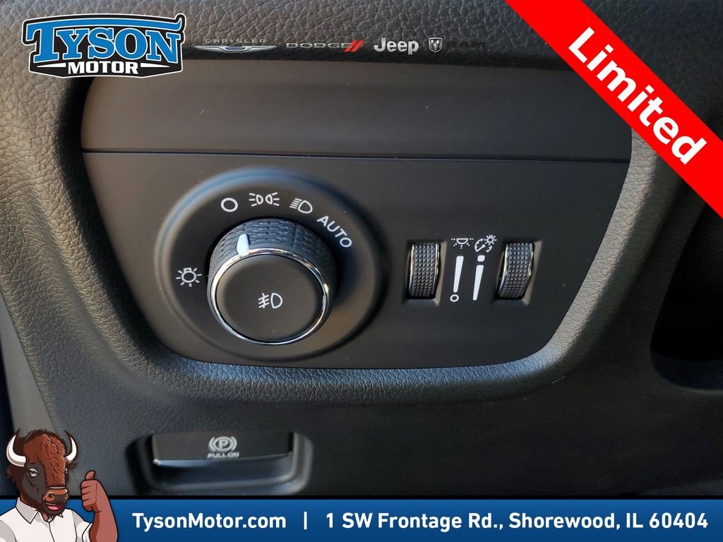 New 2025 Silver Zynith Exterior Paint Jeep Limited image 21