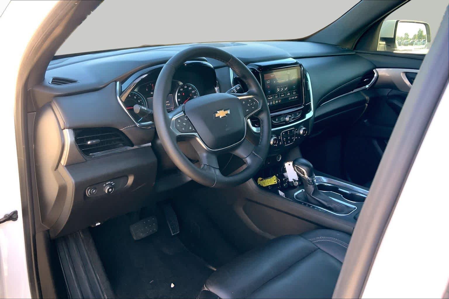 Used 2023 Iridescent Pearl Tricoat Chevrolet LT Leather image 14