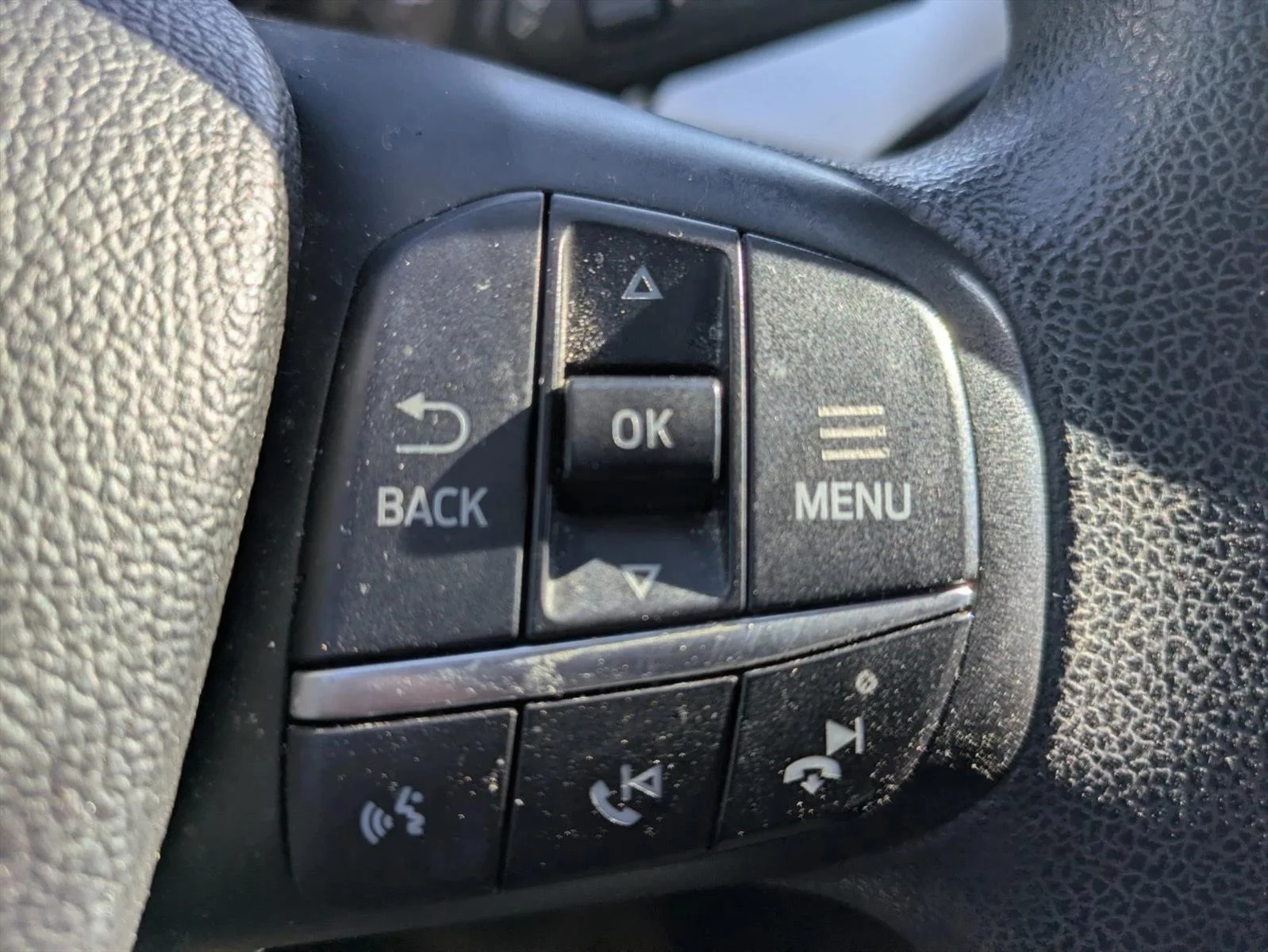 Used 2020 Agate Black Metallic Ford SE image 14