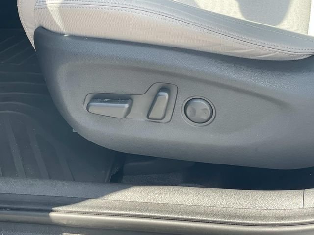 Used 2018 Silver Hyundai SEL image 16