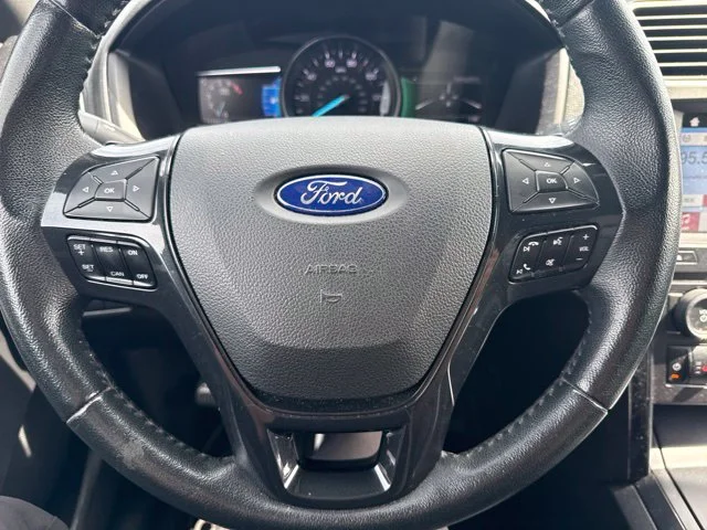 Used 2017 Black Ford XLT image 12