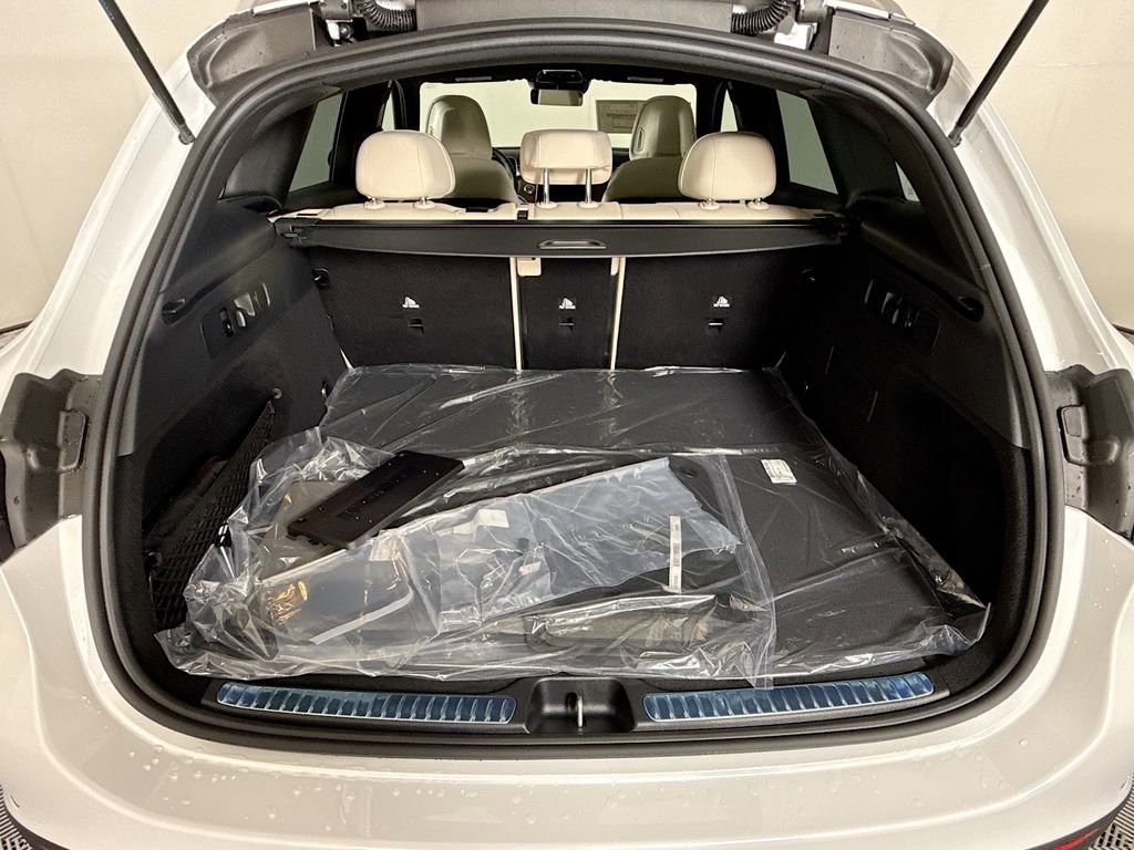 New 2026 MANUFAKTUR Moonlight White Metallic Mercedes-Benz GLC 300 image 60