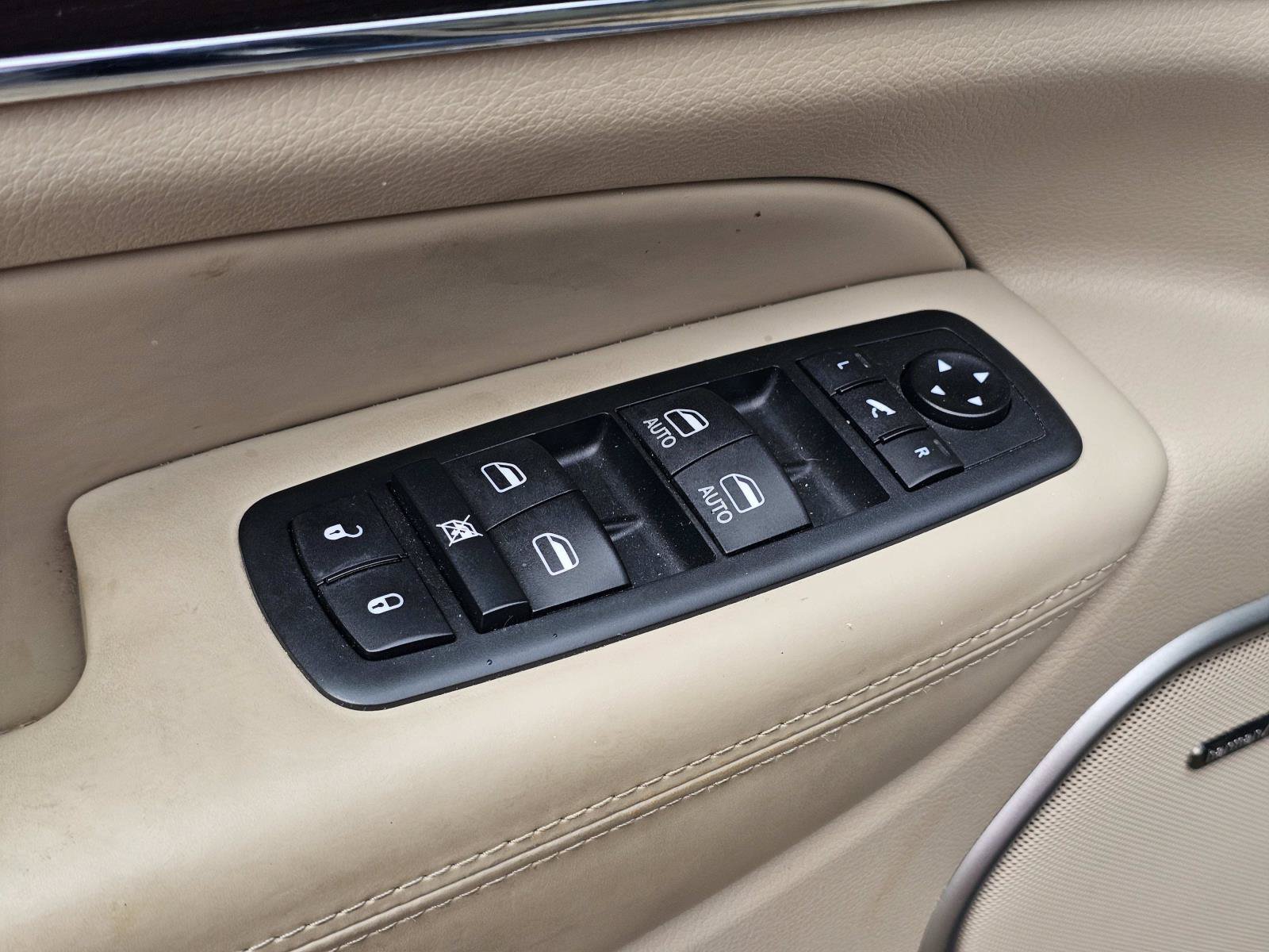Used 2020 Slate Blue Pearlcoat Jeep Overland image 16