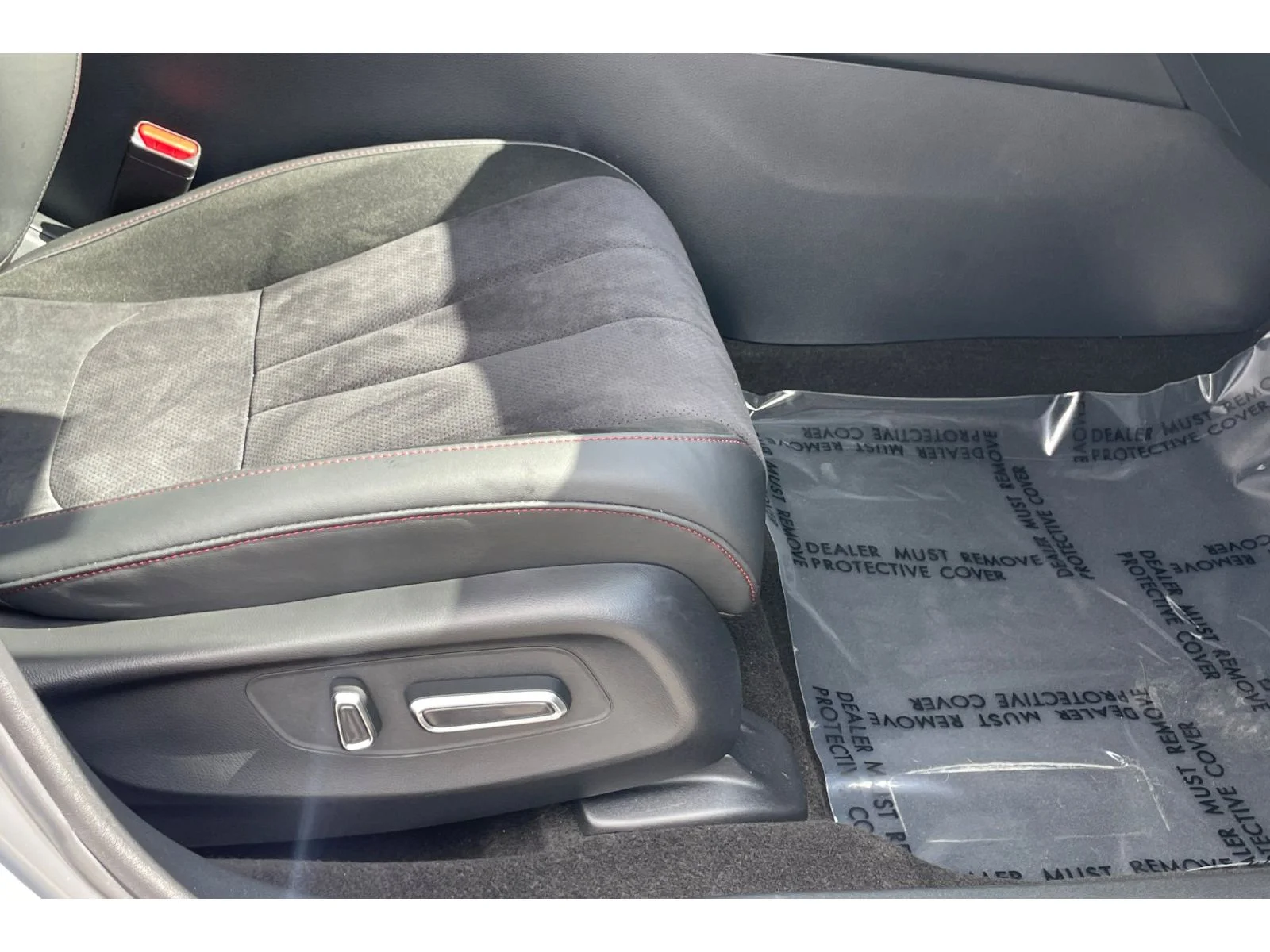 Used 2025 Solar Silver Metallic Acura w/A-Spec Package image 22