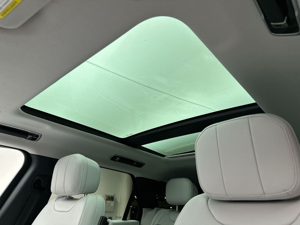 Used 2023 Fuji White Land Rover SE image 23