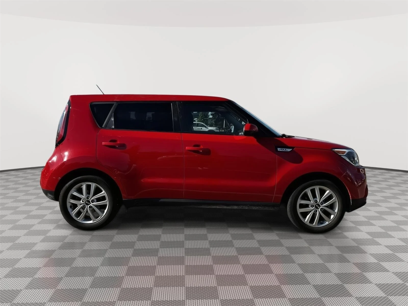 Used 2018 Inferno Red Kia + image 7
