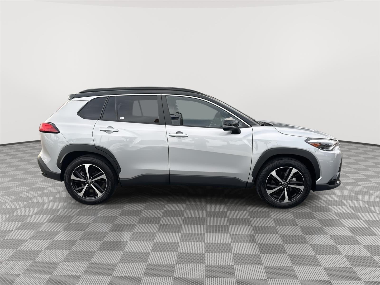 Used 2025 Sonic Silver/Jet Black Toyota XSE image 4