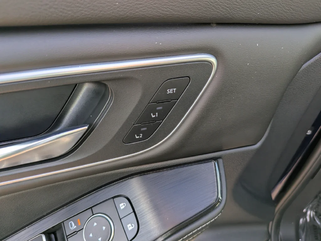 Used 2025 Blue Nissan Platinum image 19