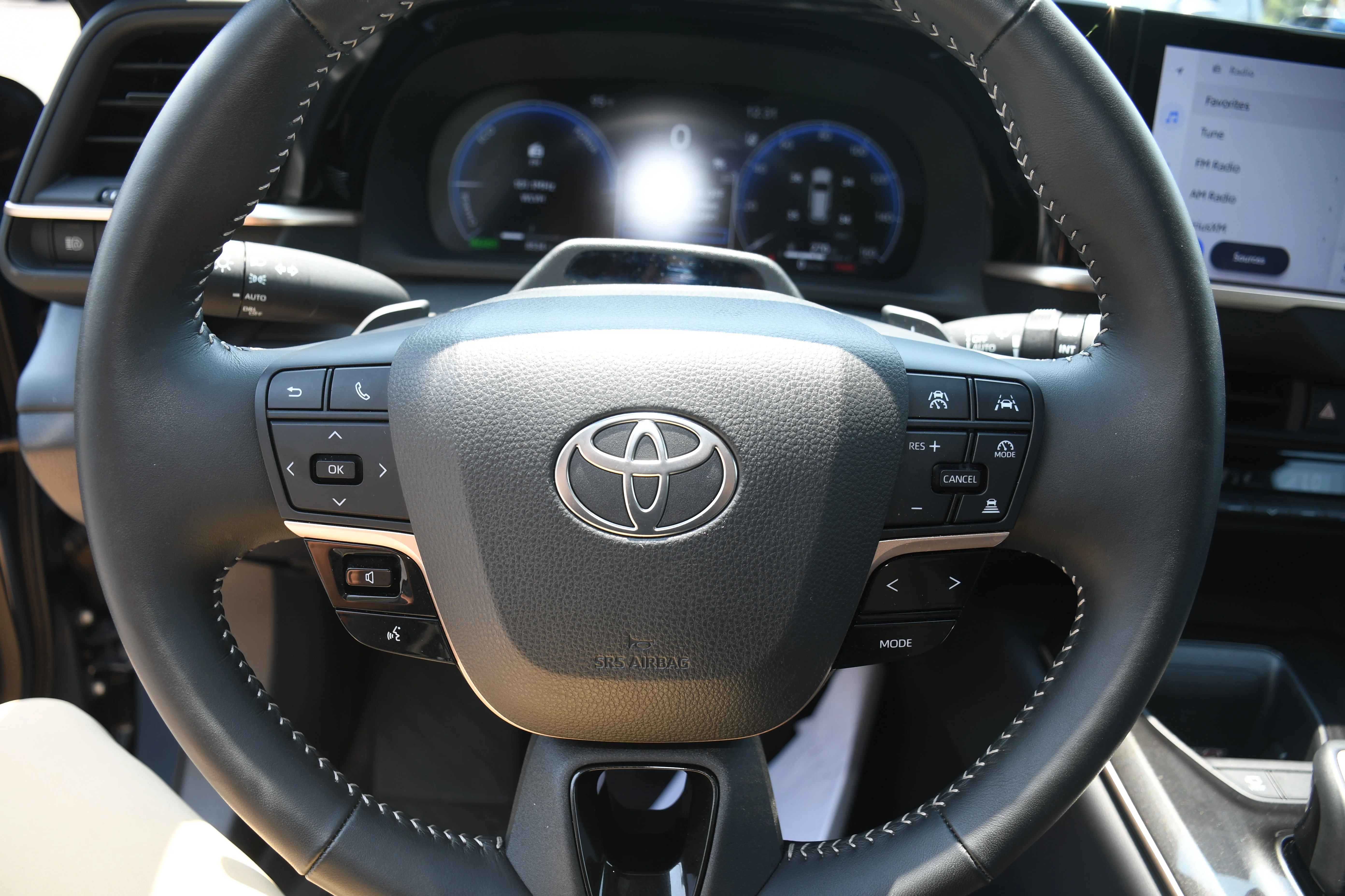 2025 Toyota Crown Signia Limited - Photo 14