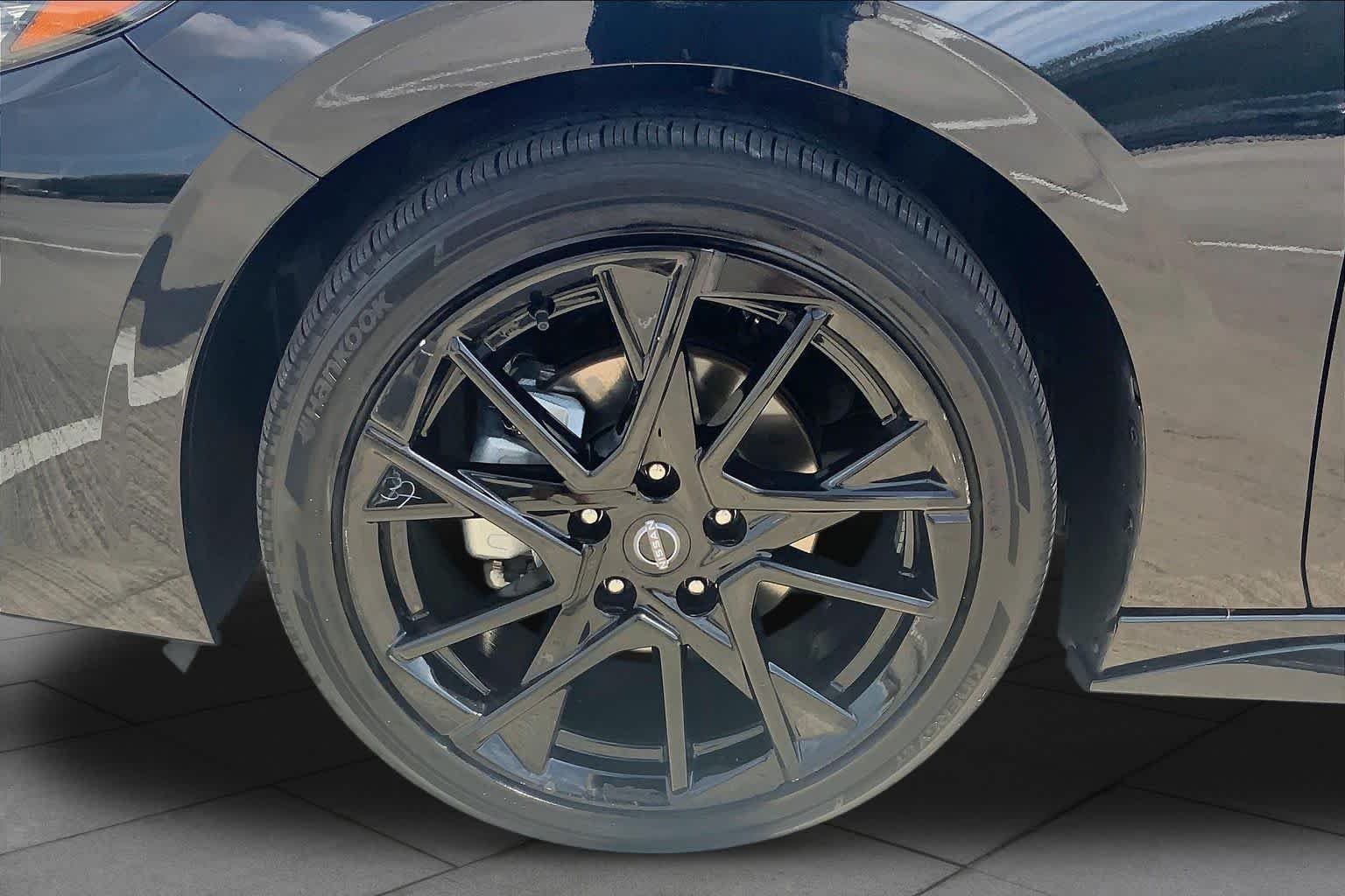 Used 2025 Super Black Nissan SR image 11