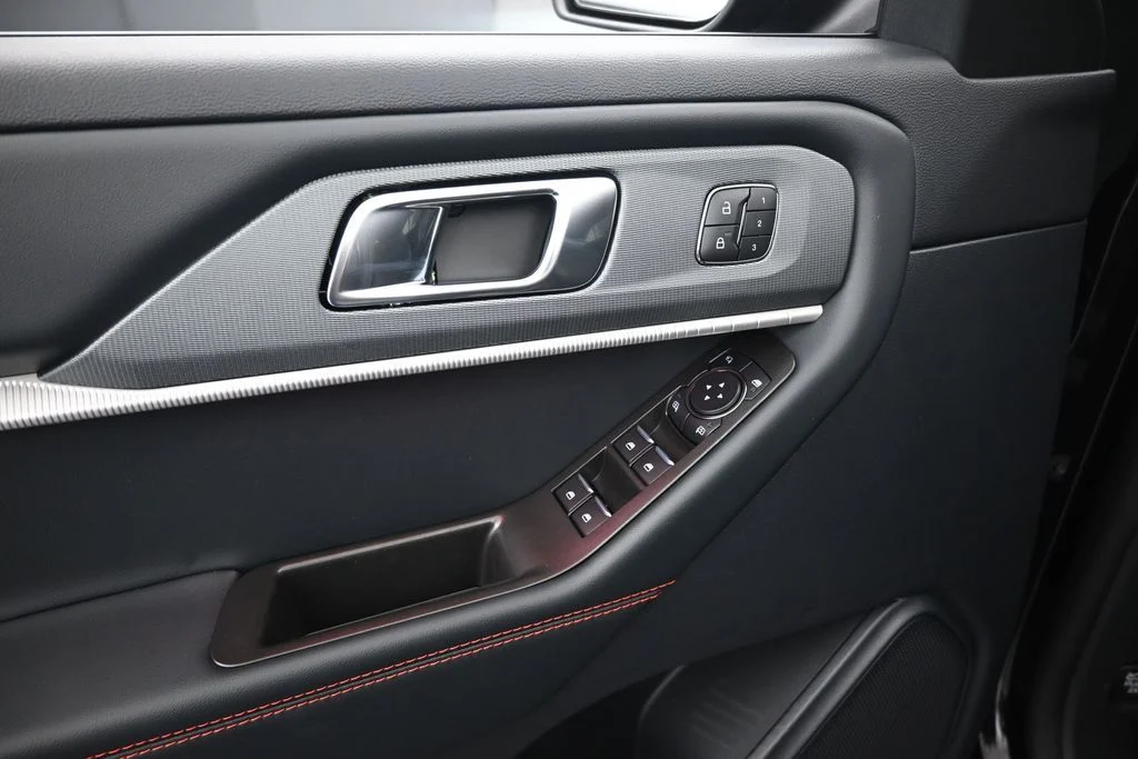 New 2026 Agate Black Metallic Ford ST image 10