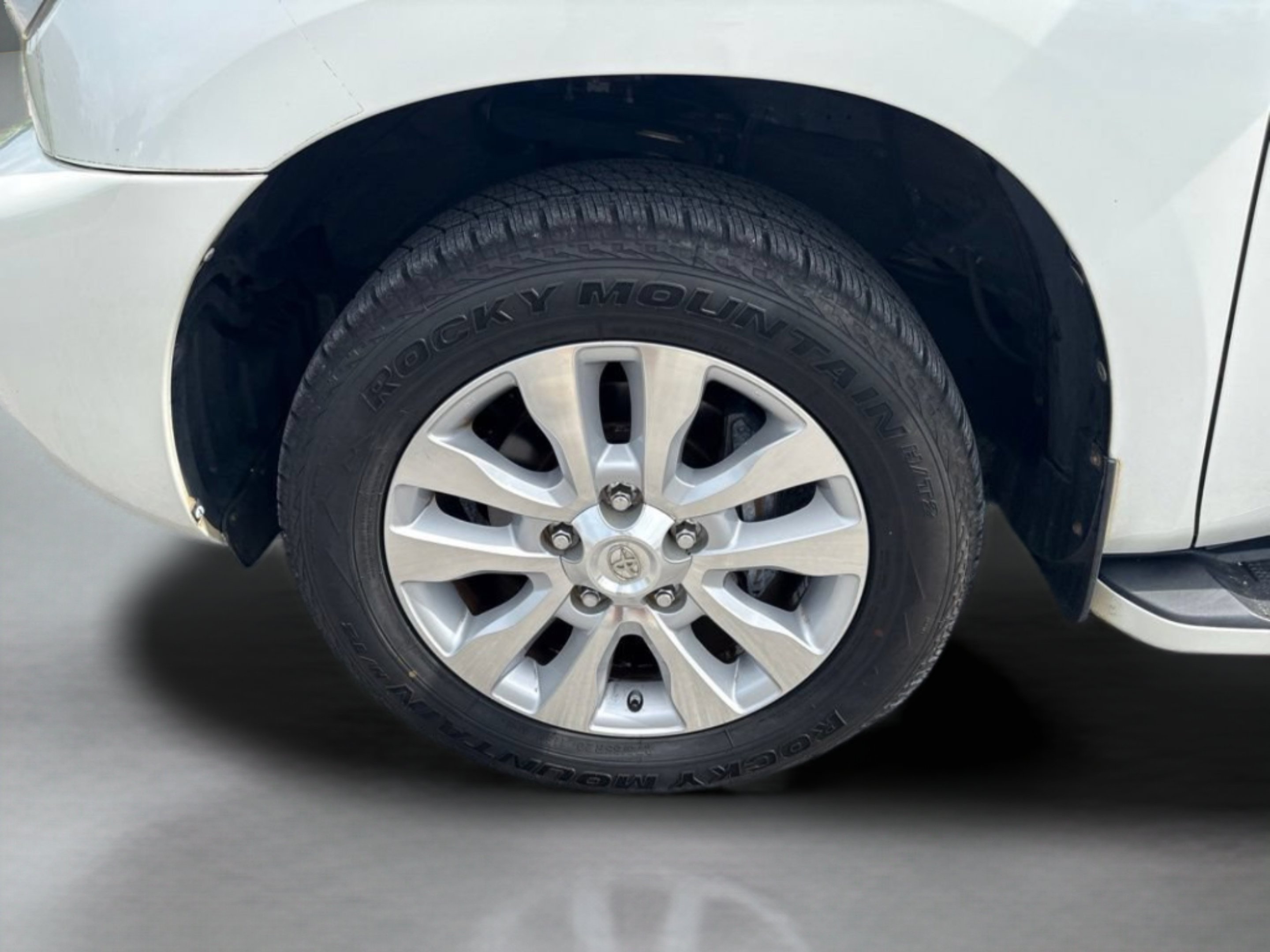 Used 2016 Blizzard Pearl Toyota Platinum image 42