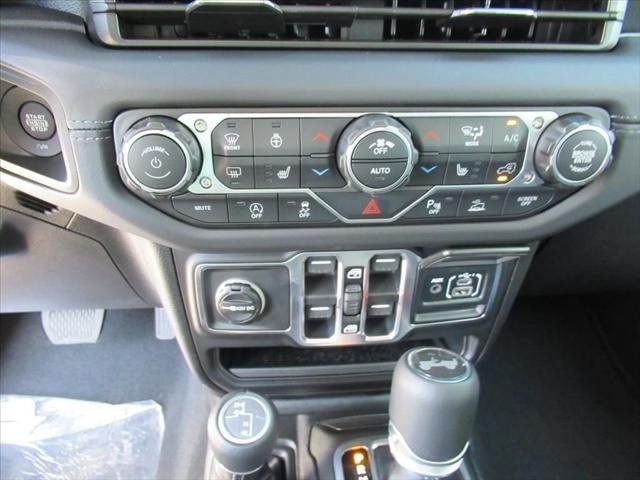 New 2026 Bright White Clear-Coat Exterior Paint Jeep Sahara image 22
