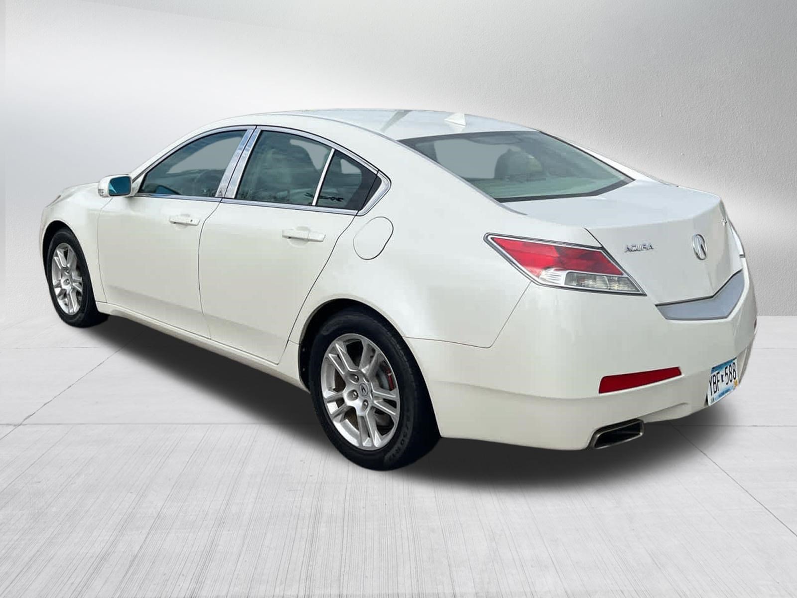 Used 2011 White Diamond Pearl Acura  image 3