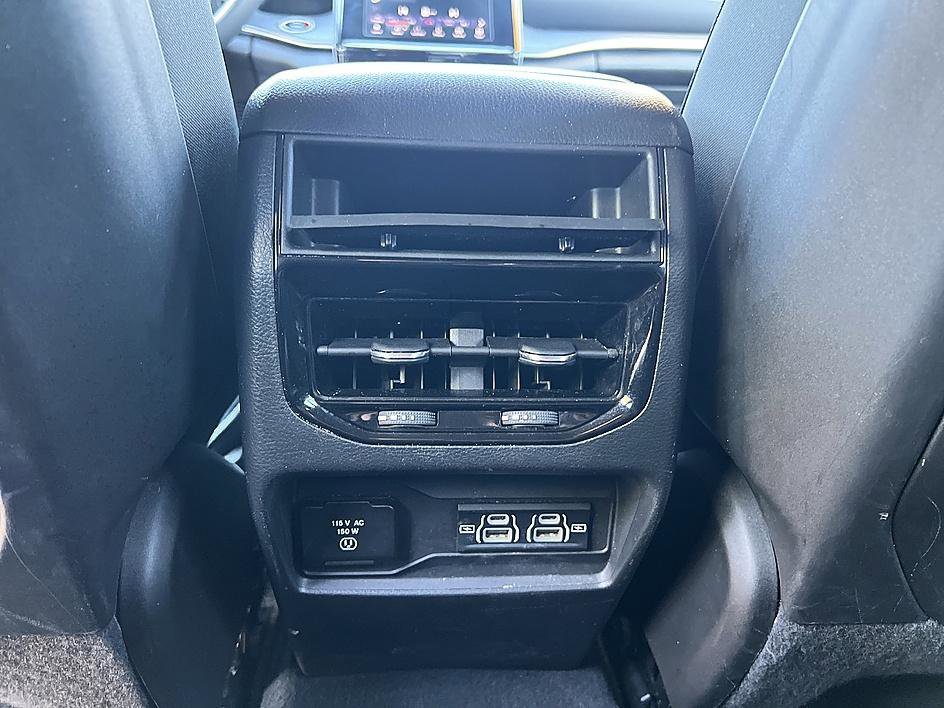 Used 2024 Silver Zynith Jeep Altitude image 19