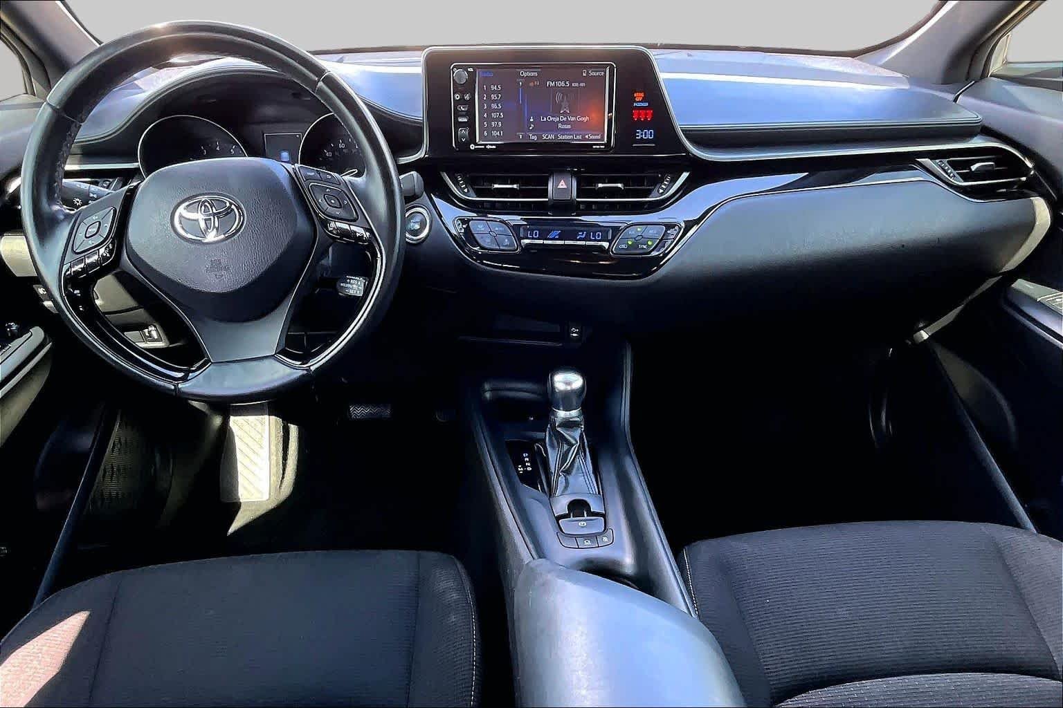 Used 2018 Silver Knockout Metallic Toyota XLE Premium image 15