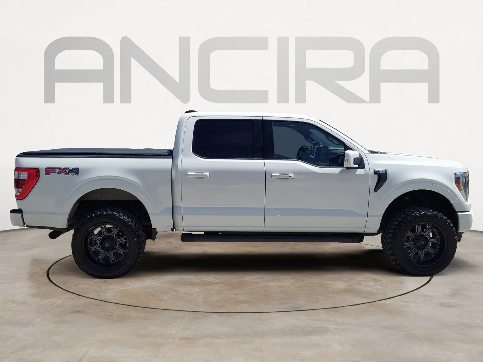 Used 2022 White Metallic Ford LARIAT image 11