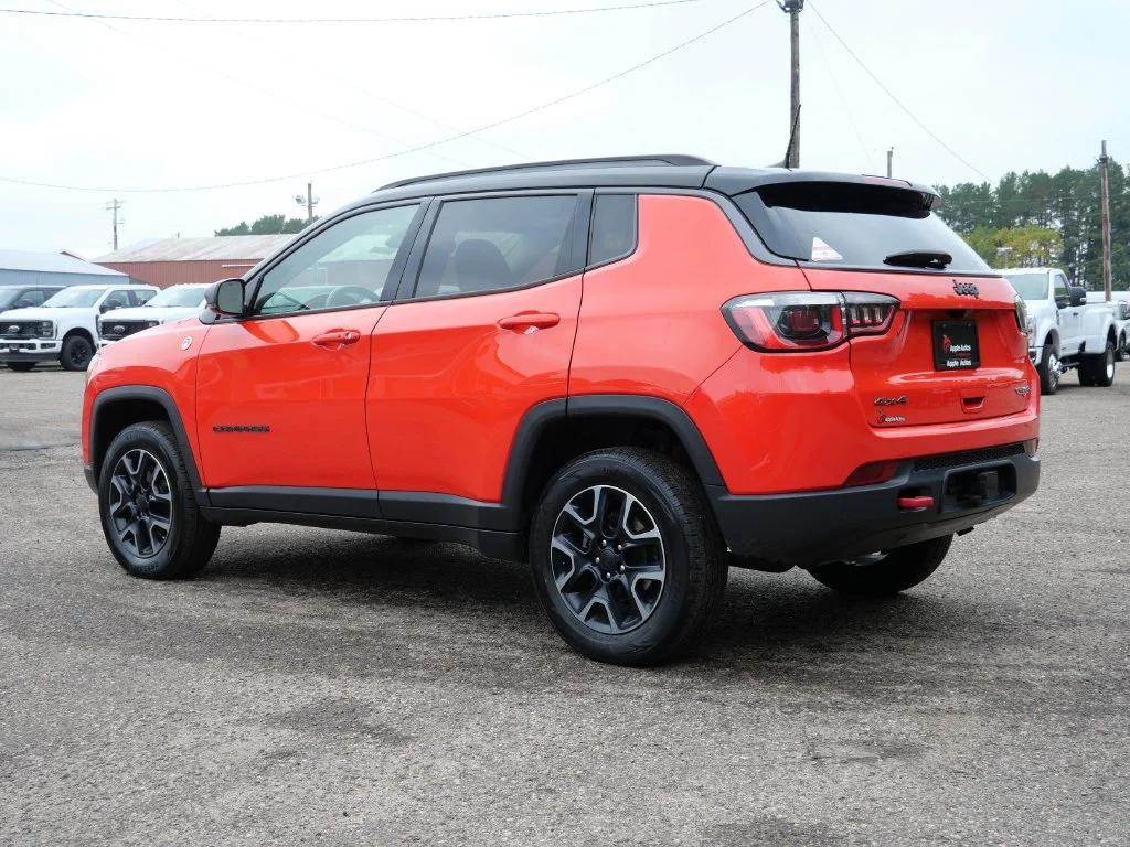 Used 2019 Orange Jeep Trailhawk image 4